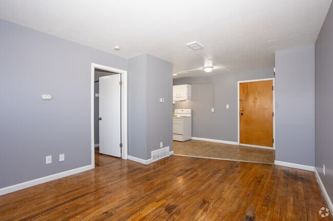 1BR, 1BA - 465SF - Living Room - Hilton Arms