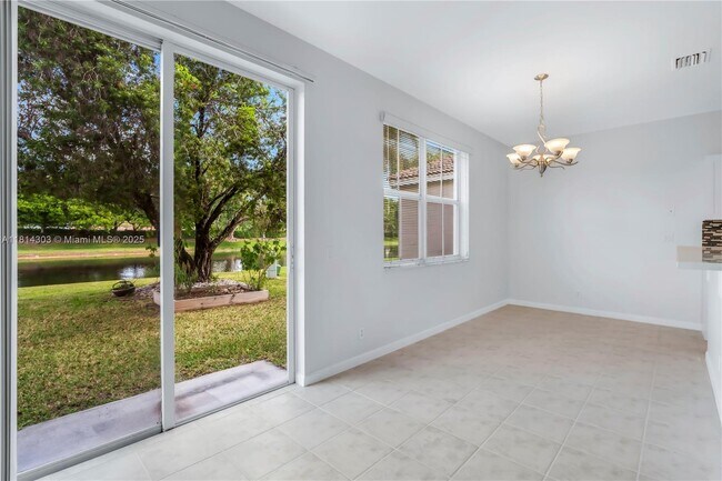 Building Photo - 1042 Bluewood Terrace