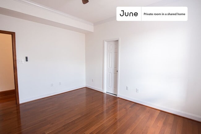 Building Photo - Room in Shared 3 bed/3.5 bath home