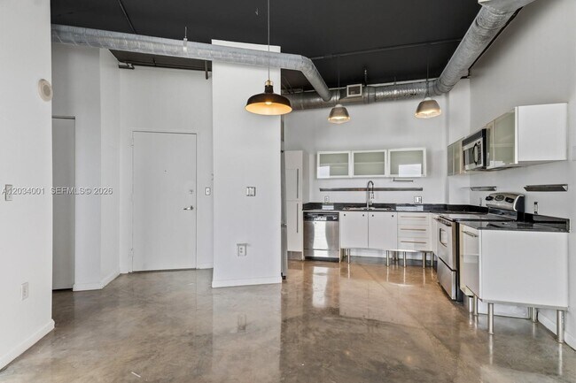 Foto del edificio - 10 SW South River Dr