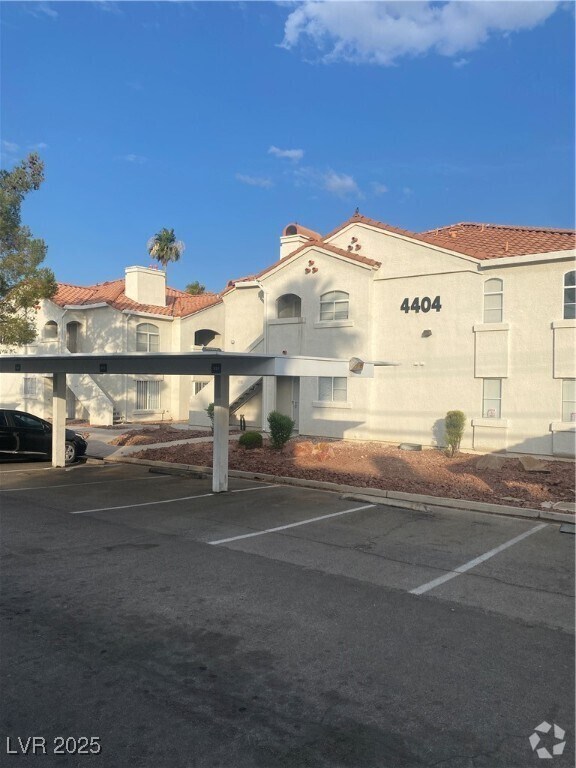 Building Photo - 4404 W Lake N Dr