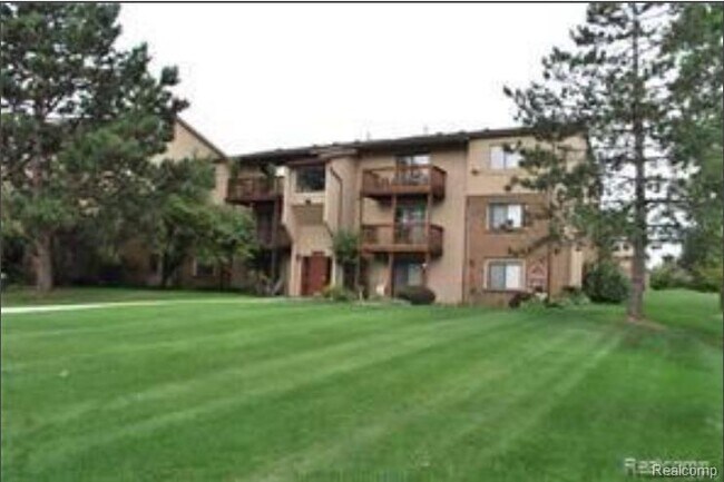 Foto del edificio - 30052 W 12 Mile Rd