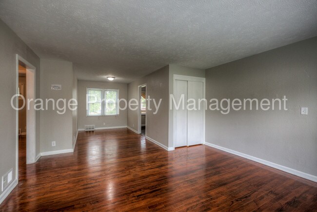 Building Photo - FONTENELLE VIEW-NO APP FEE-MI SPECIAL