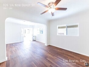 Building Photo - 926 1/4 New Depot St