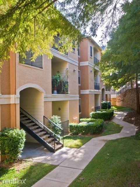 Primary Photo - 2200 Uecker Dr