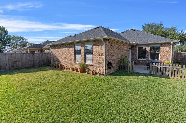 Foto del edificio - 12304 Shady Brook Dr