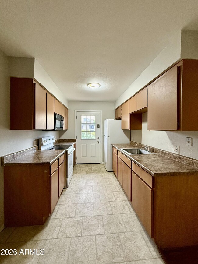 Foto del edificio - 825 E 5th St