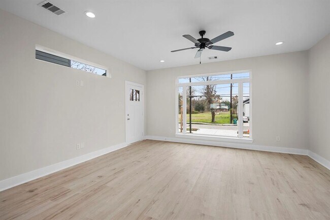 Building Photo - 768 Dillard St