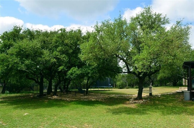 Foto del edificio - 696 Hill Country Trail