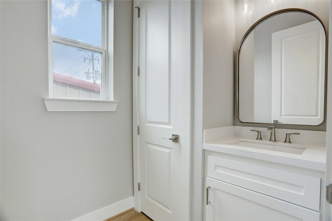 Foto del edificio - 1716 Rosewood St