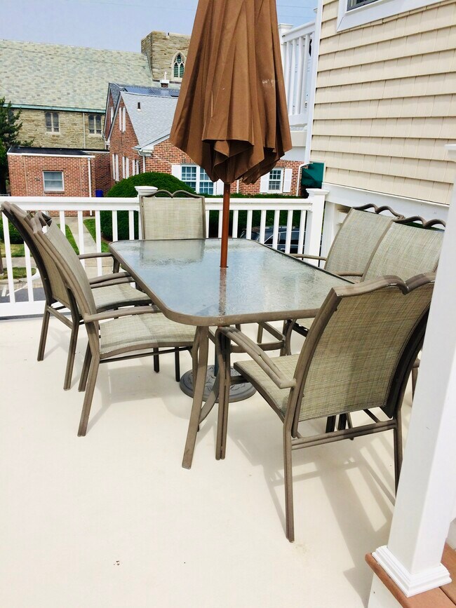 Shared deck with patio and BBQ grill - 6701 Atlantic Ave