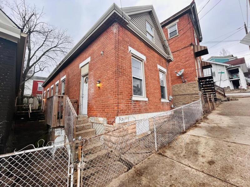 Primary Photo - 921 Worth St