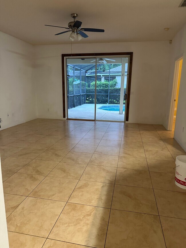 Foto del edificio - 4940 Bellthorn Dr