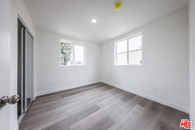 Building Photo - 1617 W 55th St