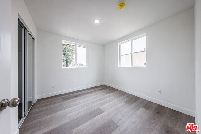 Foto del edificio - 1617 W 55th St