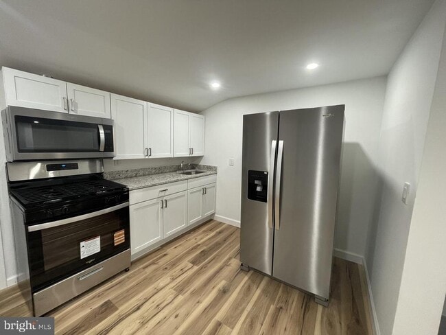 Building Photo - 628 High St