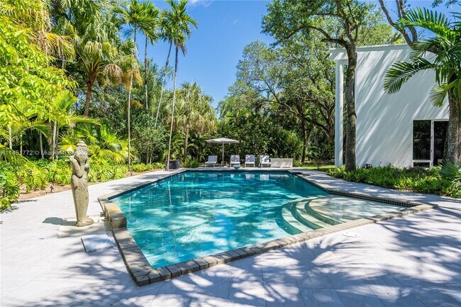 Foto del edificio - 6795 SW 74th St