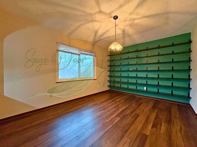 Building Photo - Stylish Blue Springs Home With Fresh Updates & Great Natural Light