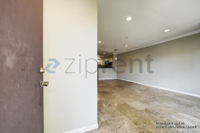 Foto del edificio - 5315 Fleetwood Oaks Ave