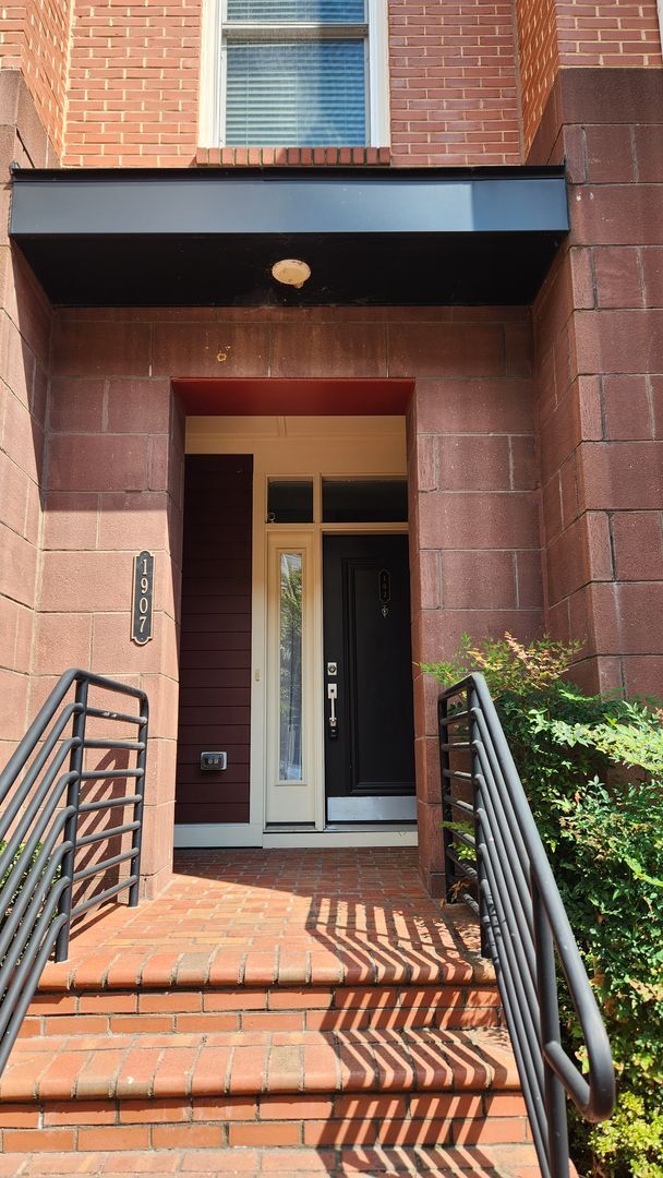 Photo - 3 BR Plus Den and Garage in Potomac Yard! Townhome