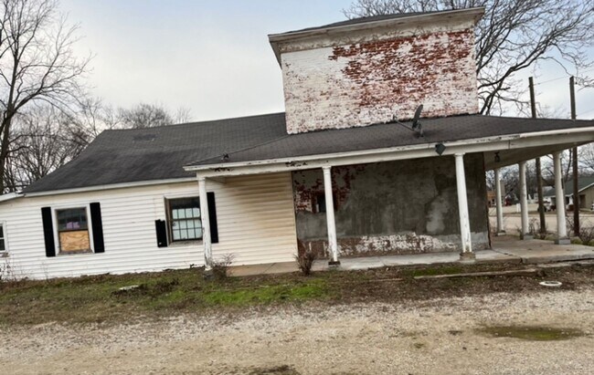 Building Photo - Historic Home! - $290 Month / $800 Down