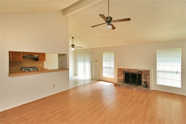 Building Photo - 2602 Lively Ln