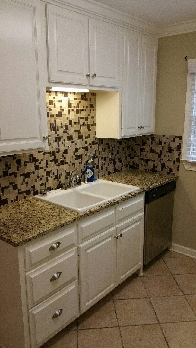 Kitchen - 1715 Howard St