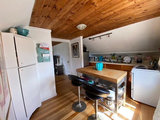 Kitchen - 10 1/2 Warner St