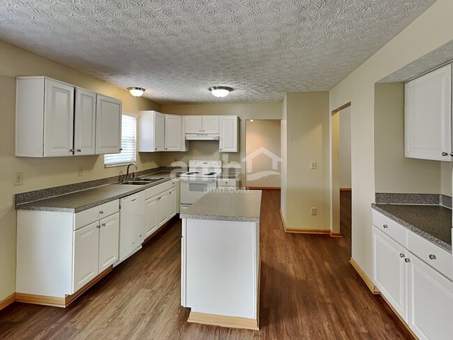 Building Photo - 2236 Dates St