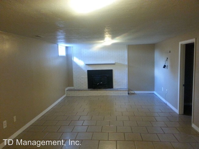 Building Photo - 362 N Nicholas Rd