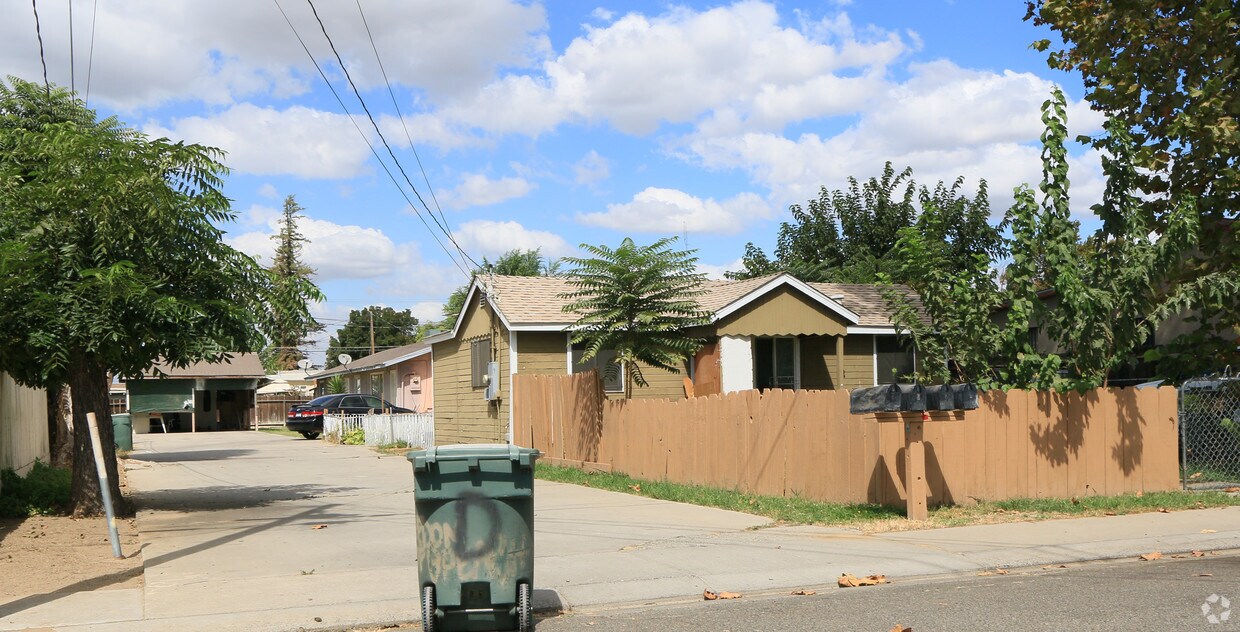 Primary Photo - 2009 Pleasant Ave