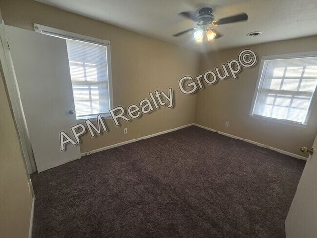 Building Photo - Four Bedroom 3 Bath Available NOW!!