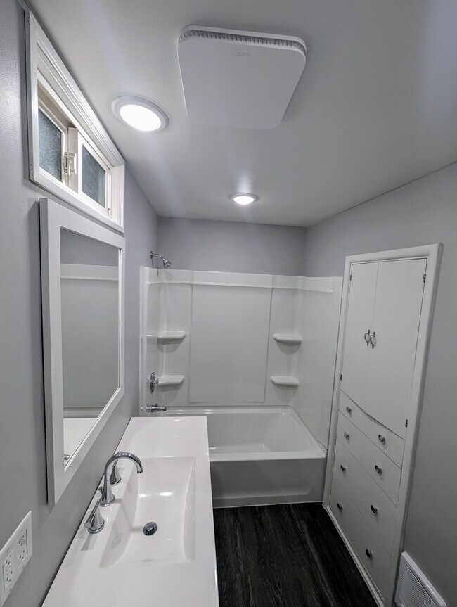 Bathroom #G - 141 S Poplar St