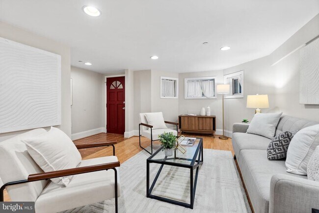 Foto del edificio - 1929 Calvert St NW