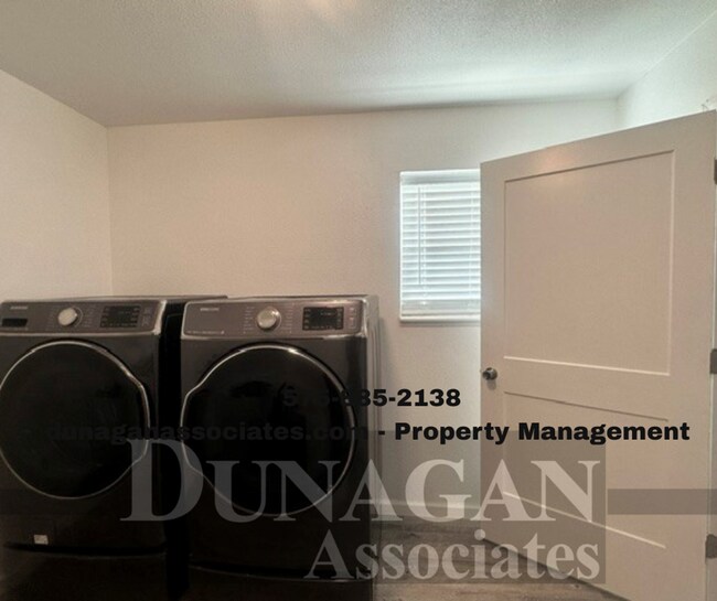 Foto del edificio - Fully Furnished 3 Bed 2 Bath