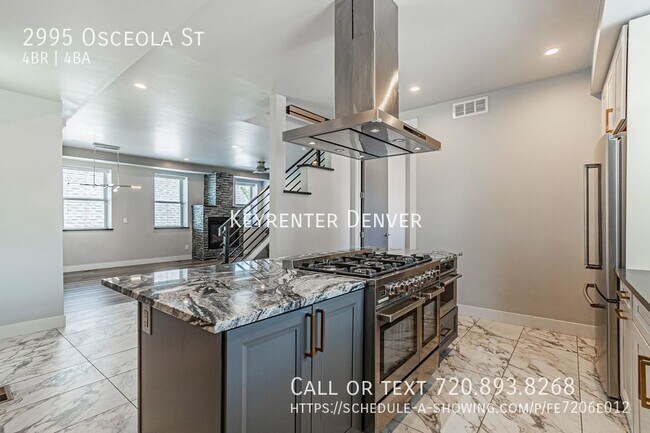 Foto del edificio - Luxury 4-Bedroom Home with Modern Amenitie...