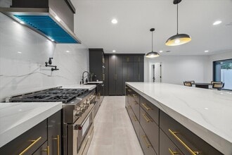 Building Photo - 203 Cove Creek Ln