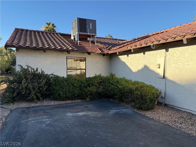 Building Photo - 720 Sea Pines Ln