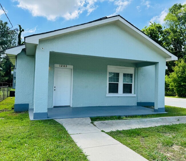 Photo - 1203 N 44th St House