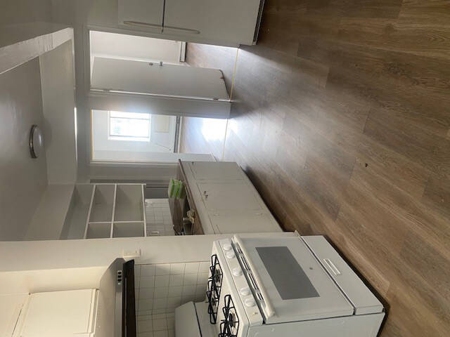 Building Photo - 40-49-49 Case St