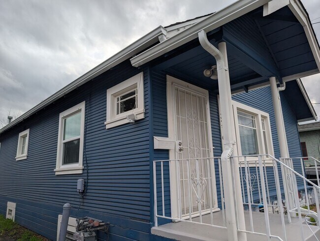 Foto del edificio - Newly Remodeled 2BR Home in Oakland’s Frick Neighborhood