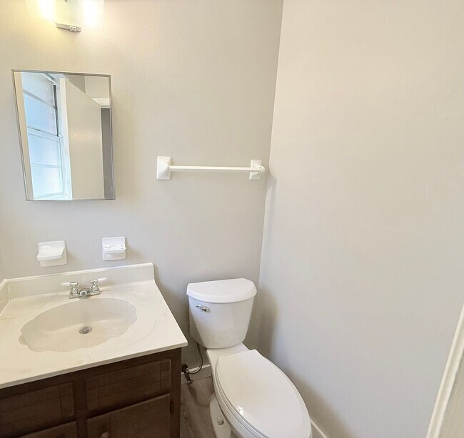 Building Photo - Spacious 3-Bedroom Home