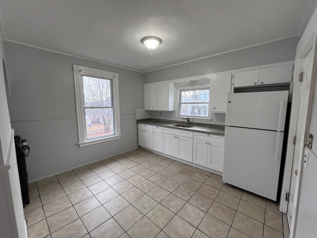 Kitchen - 404 Blohm St