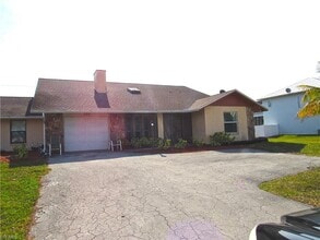 Building Photo - 532 111th Ave N