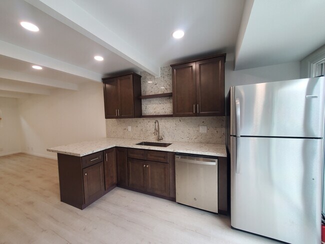 Building Photo - 4040 Grand View Blvd