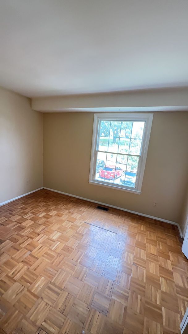 Foto del edificio - August 2026/2027 Loyola off-campus  2bd/2ba Homeland Southway Condo w/ CAC & more! - Available 8/9