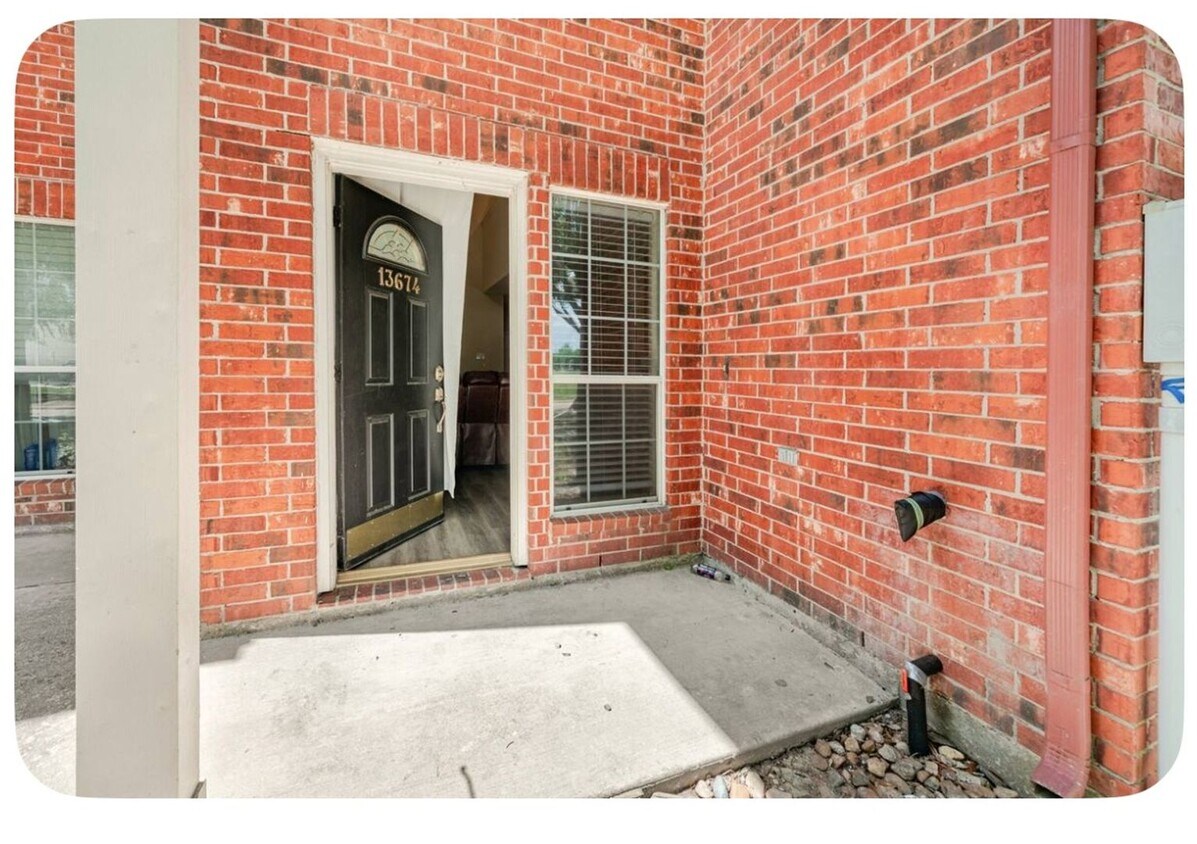 Foto principal - 13674 Garden Grove Ct