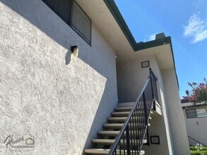 Building Photo - 450 W Vermont Ave