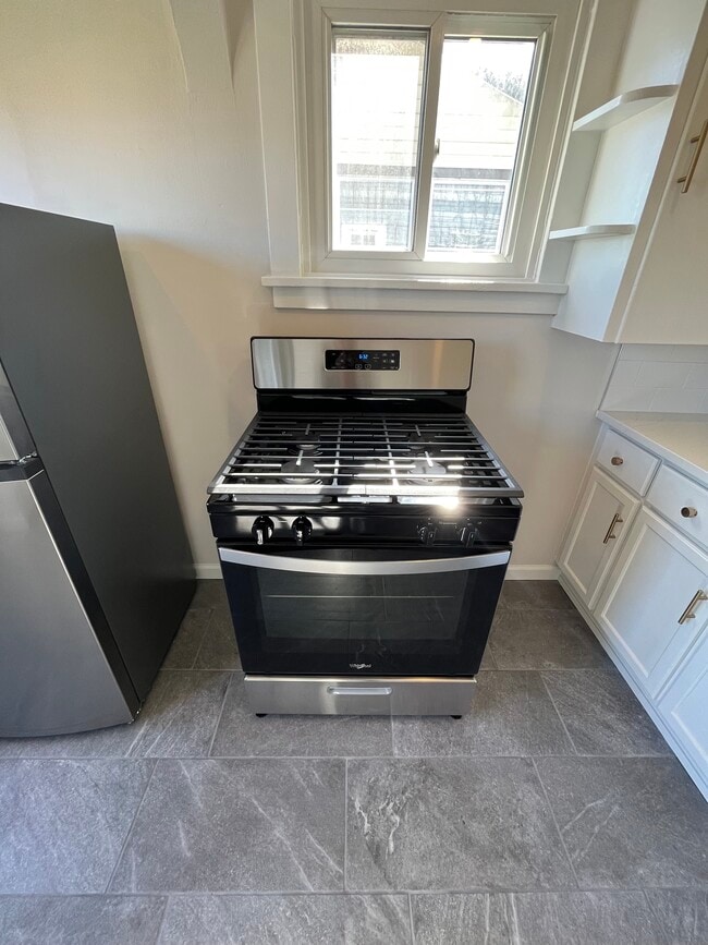 Building Photo - 1899 Hertel Ave