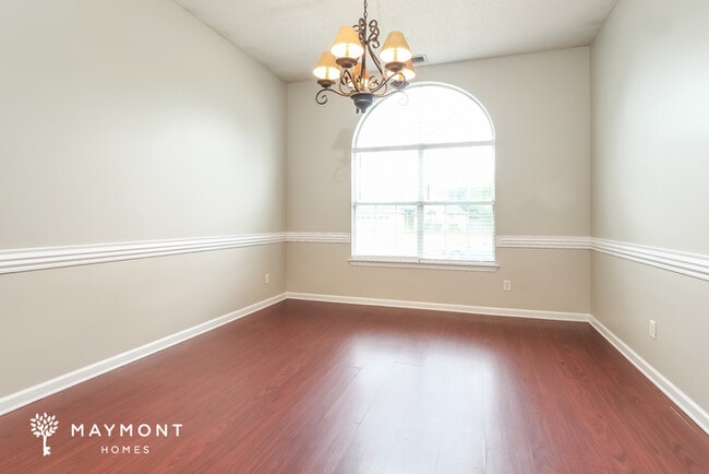 Building Photo - 10217 Green Moss Dr S